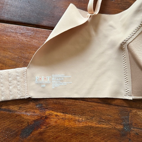 Smoothing back and side 36B light padding Figure Improving Technology Bra - Picture 3 of 4